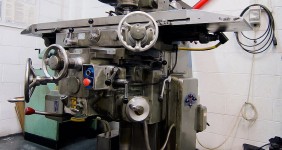 Dufour Swivel Head Milling Machine